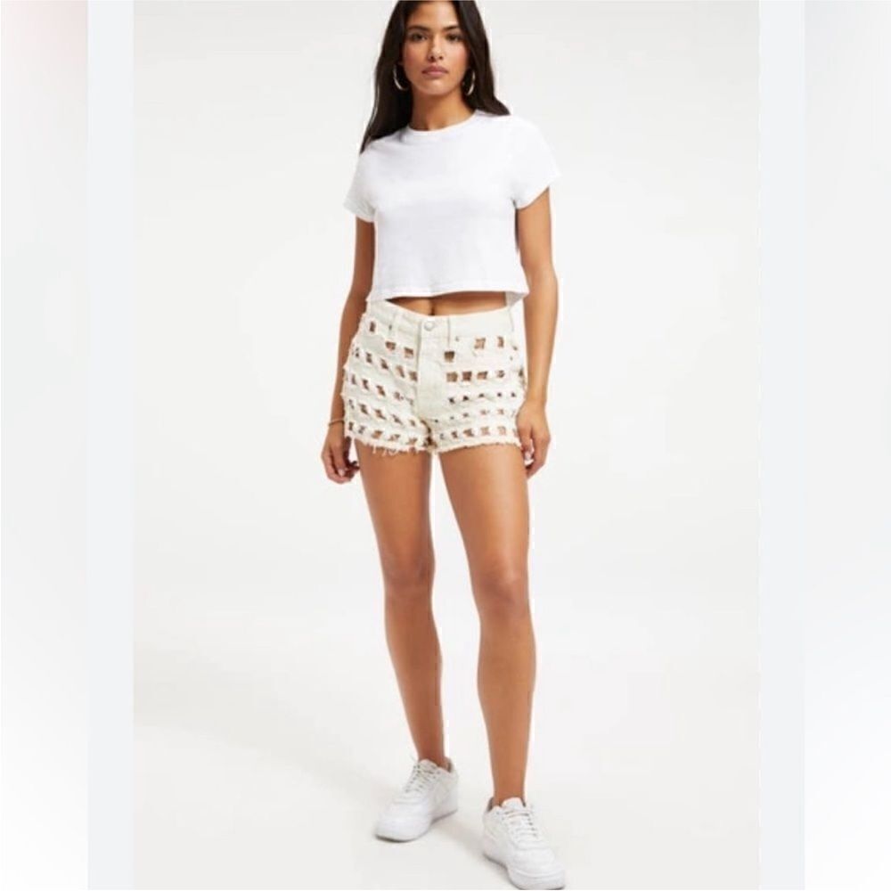 Good American NWT 90s Laser Cutout Short in Bone Size 26